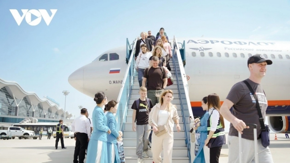 1.65 million foreign tourists visit Vietnam in April, down 19.5% against March